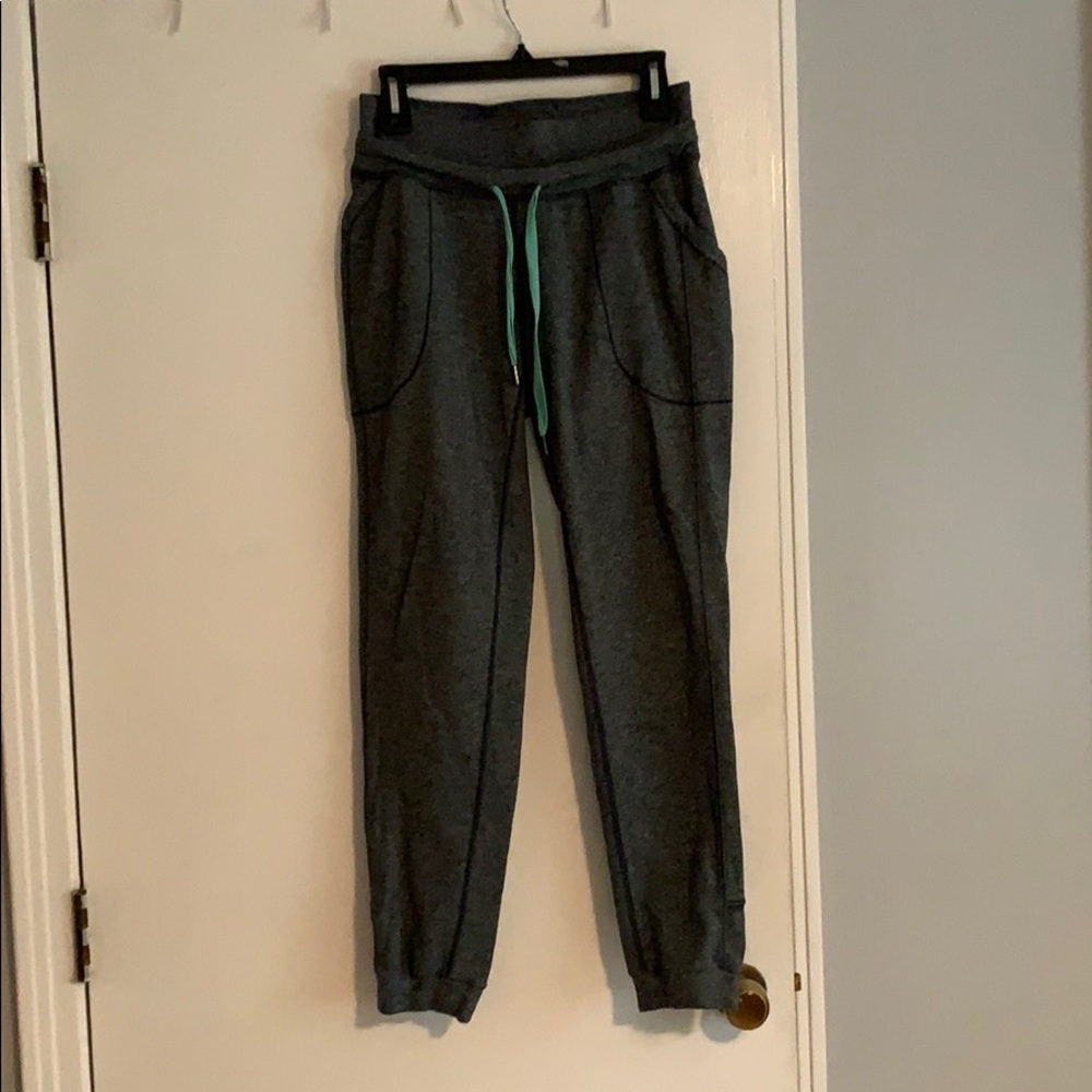Lululemon size 6 joggers